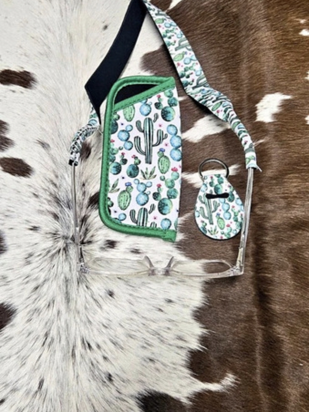 Floral Cactua Glasses Set in Green & White With Matching Quarter Keychain